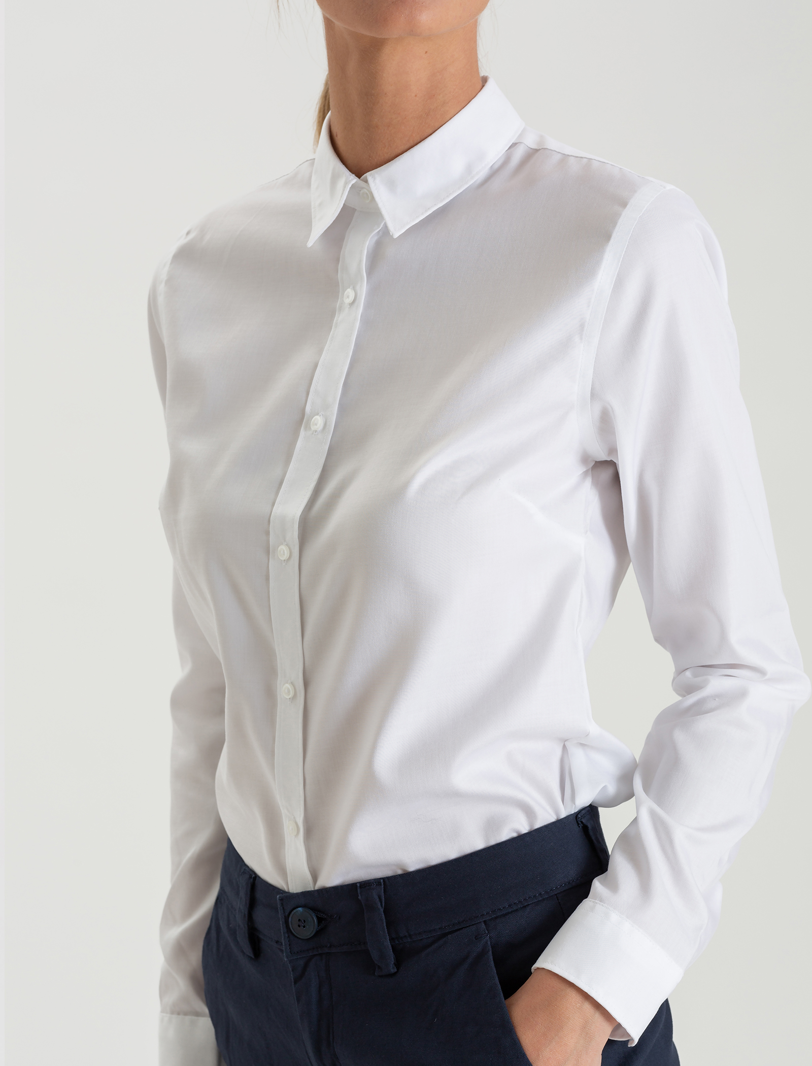 White women's shirt Qooqer