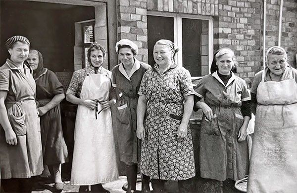 aprons-history-1940s-qooqer