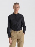 Camicia nera da donna con colletto mao