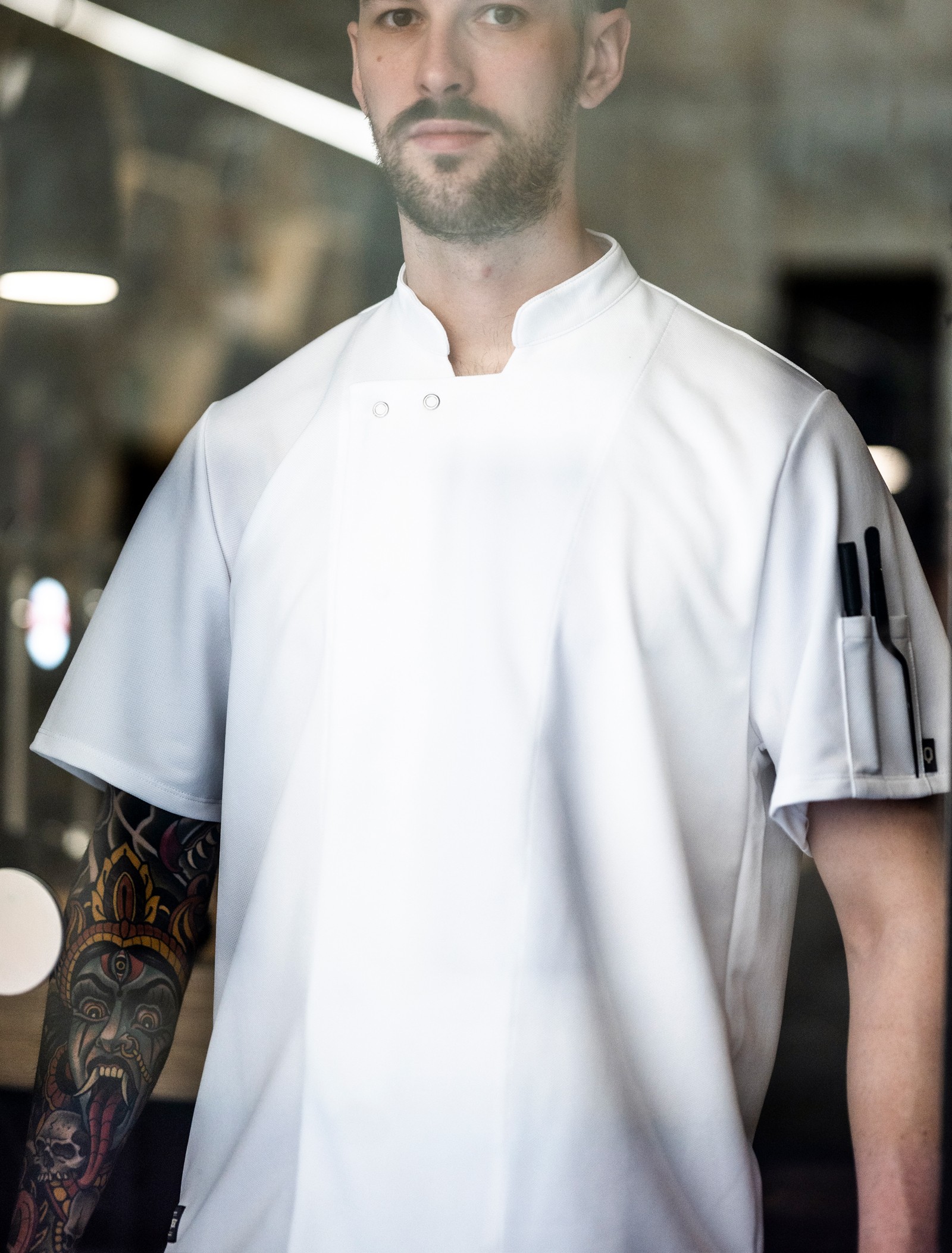 Chaquetilla de cocinero comoda y traspirable blanca Qooqer