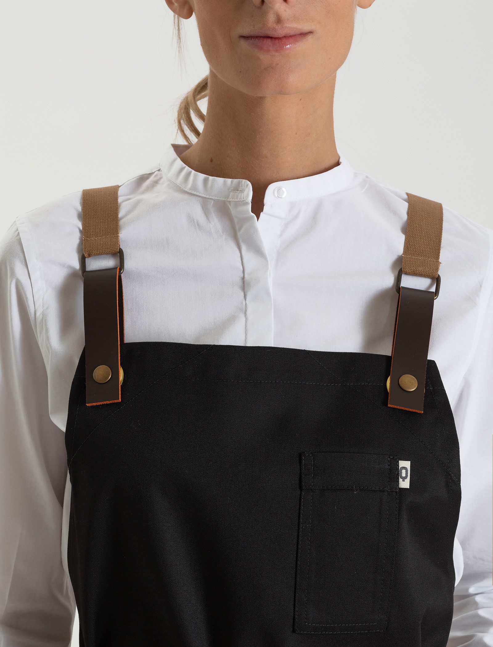 Cross back black apron - Qooqer