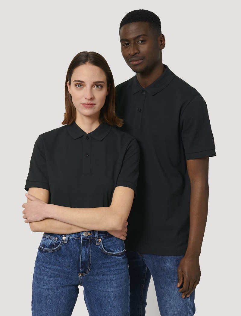 Schwarzes Unisex Poloshirt. Gastronomie Servicebekleidung Unisex-Poloshirt Schwarz: Servicebekleidung für Gastronomie