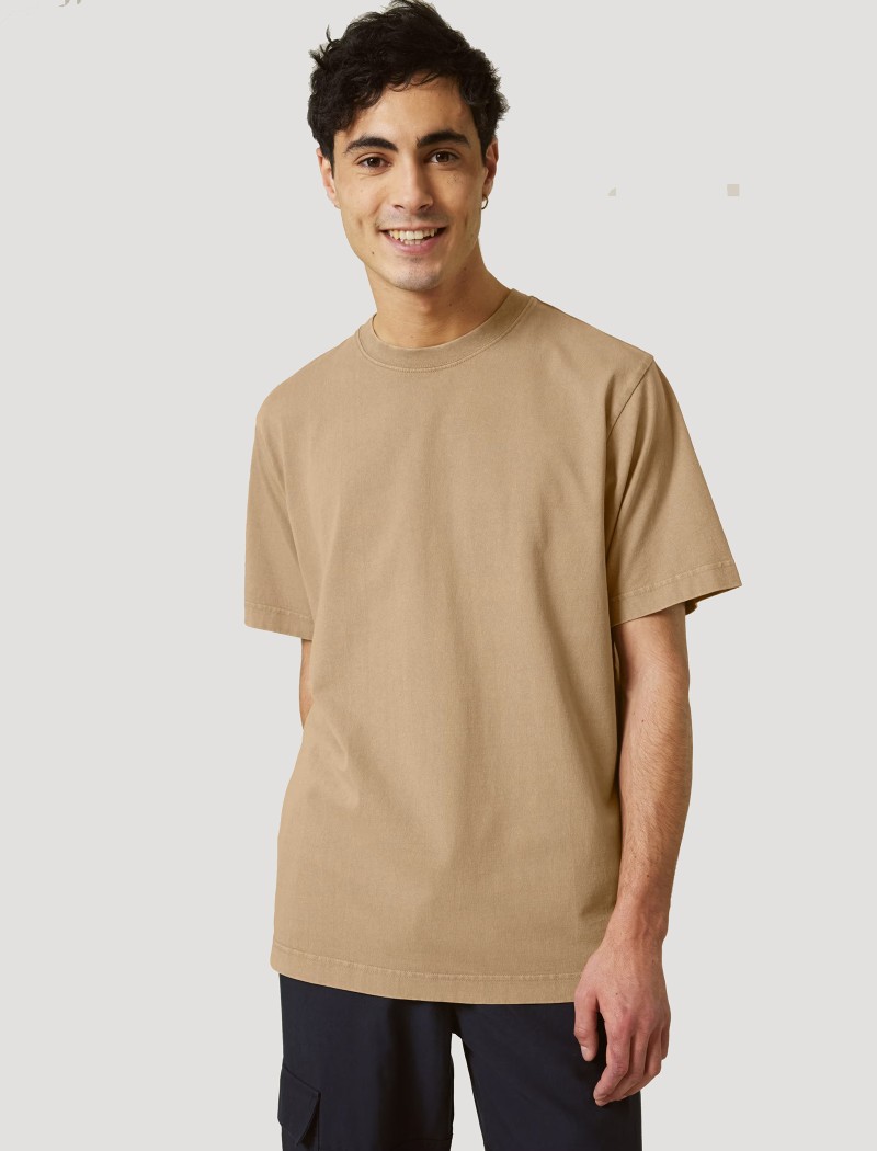 Camiseta desgastada crema unisex Camiseta desgastada crema unisex en algodón orgánico