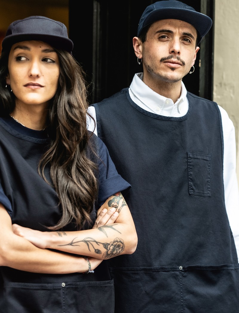 Moka Schürze Navy: Barista Schürze aus Baumwolle Dunkelblaue Barista Schürze Moka aus Baumwolle: stylisch und funktional