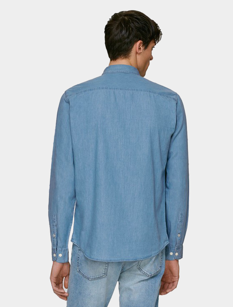 Men’s light denim shirt back Men’s light denim shirt back