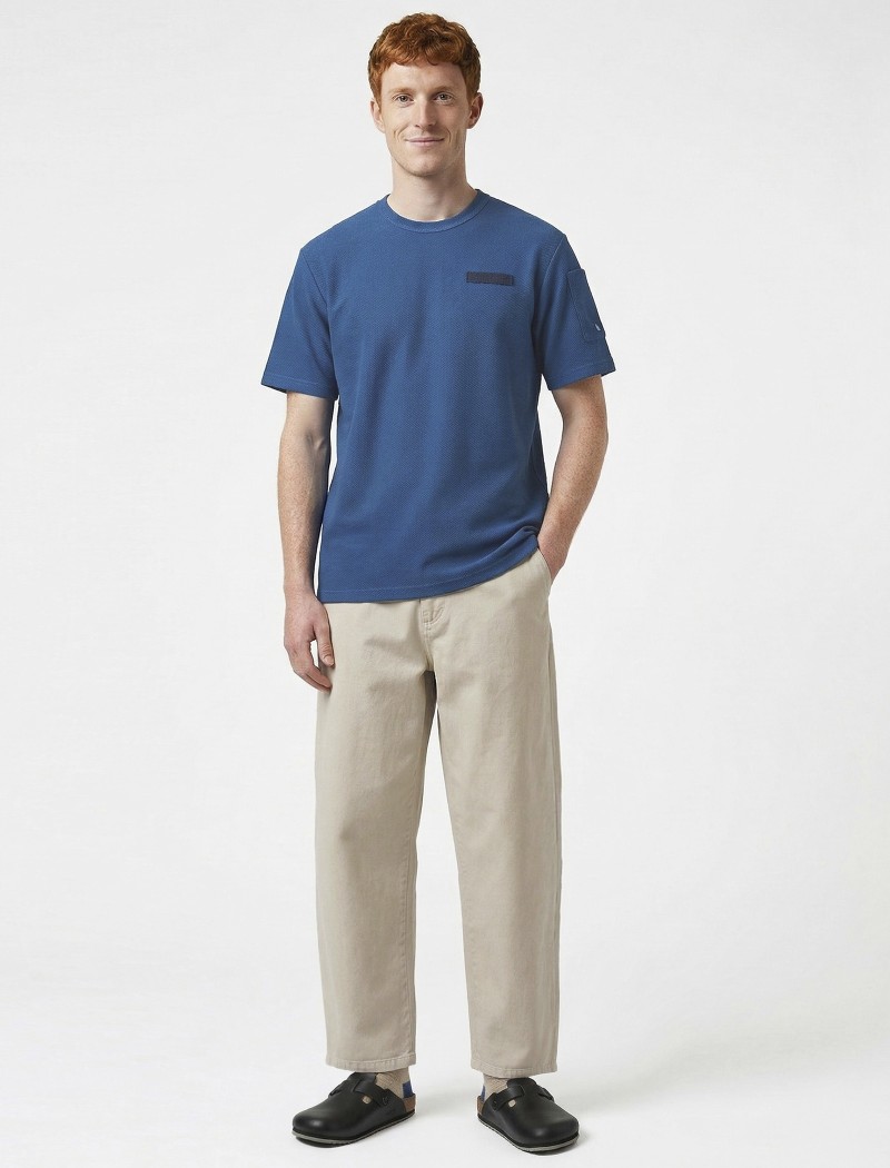 Polo collo maglietta blu
Polo collo maglietta blu, grande design e qualità