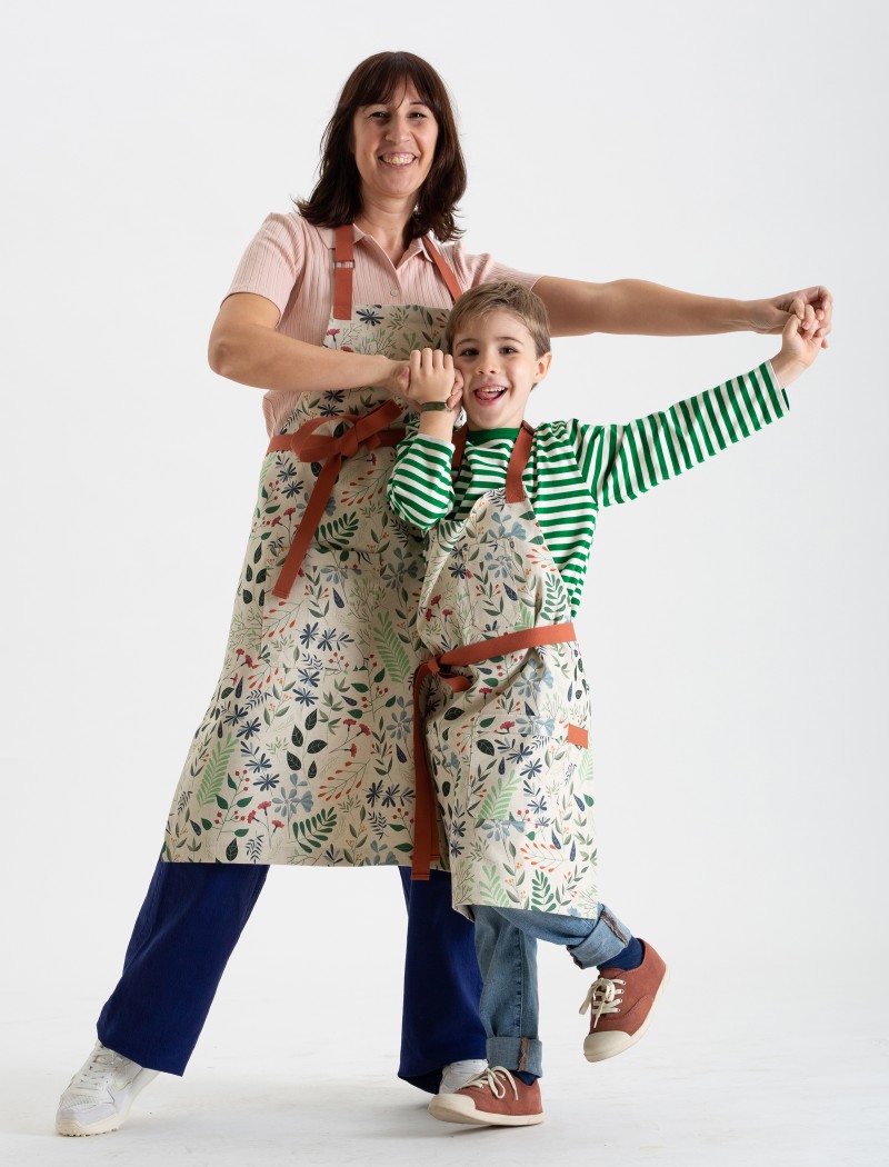 family-delicate-19428 Delicate Folkii Apron Kids