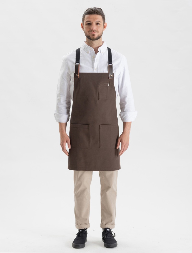 Avental castanho cruzado na parte de trás Avental castanho cruzado na parte de trás