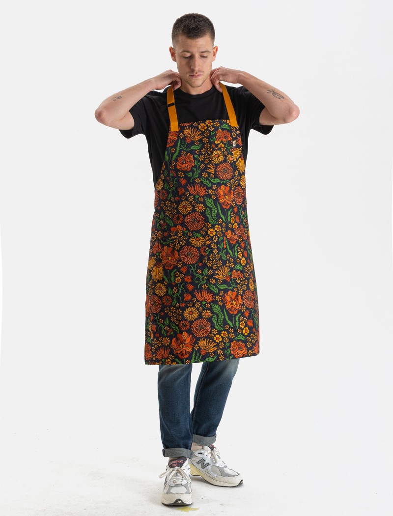 Delantal con flores en amarillo Delantal con flores en amarillo