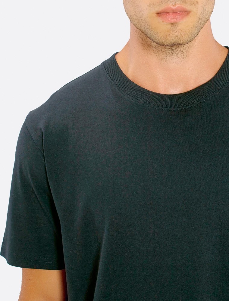 negra-3 Unisex Black T-Shirt