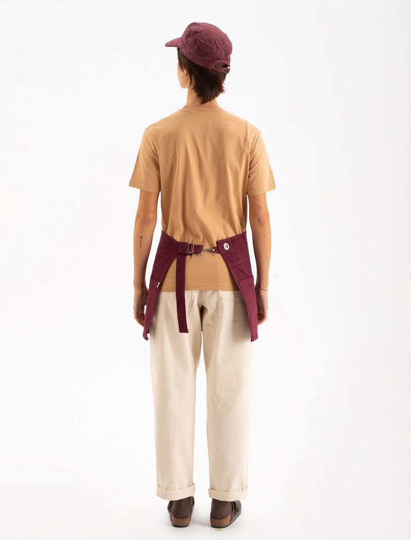 Tone Short Claret Apron Back View | QOOQER Tone Short Vorstecker - Claret